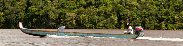 Pirogue sur le Maroni Pirogue sur le Maroni