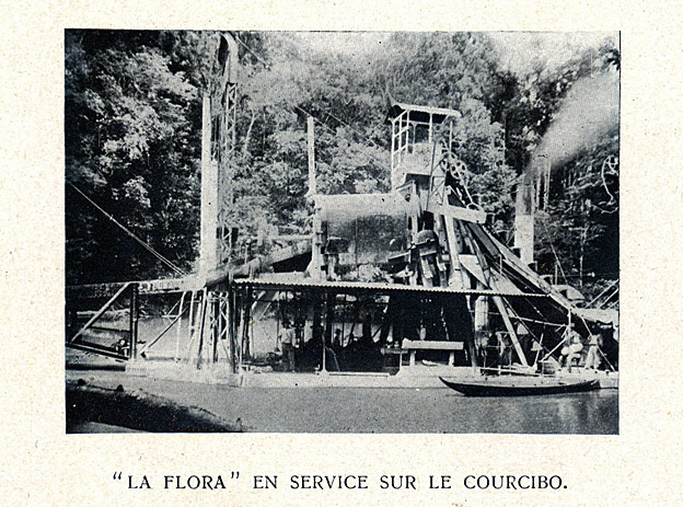 Drague d'orpaillage "La Flora" en service sur le Courcibo Drague d'orpaillage "La Flora" en service sur le Courcibo