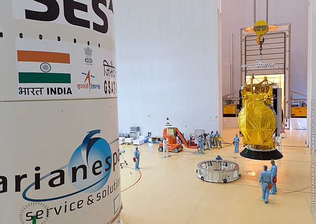 12-09-06_Transfert CU2 du S5 au BAF HE le 06/09/2012. Crédits : ESA/CNES/Arianespace/Optique vidéo du CSG. 12-09-06_Transfert CU2 du S5 au BAF HE le 06/09/2012. Crédits : ESA/CNES/Arianespace/Optique vidéo du CSG.