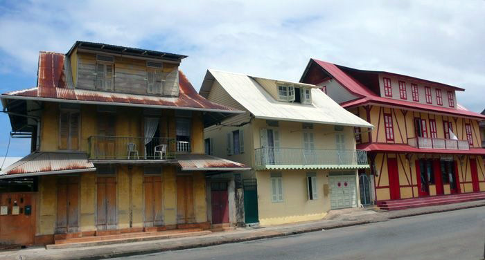 Maisons créoles à Cayenne, rue Lallouette.